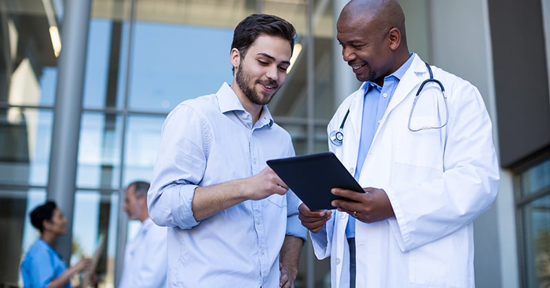 Doctor and patient discussing RPM insights during a consultation